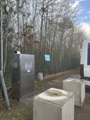 Nilfisk 400HS DTE pressure washer installed and commissioned on site at a FedEx depot, set up for reliable daily lorry washdown with multiple custom modifications for performance and protection.
